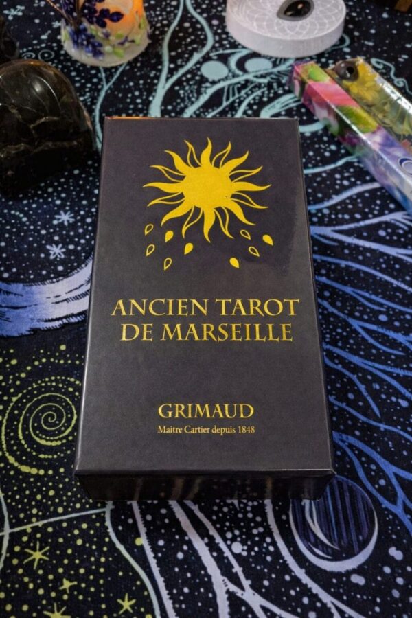 tarot de marseille jeu de cartes divinatoires traditionnel
